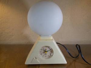lot 11 image: This is a vintage Bio-Brite The SunRise Clock model 5G63.