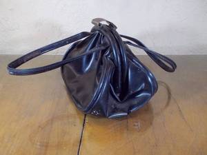 lot 24 image: Vintage purse