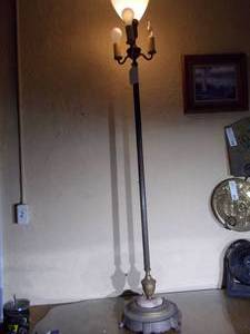 lot 38 image: Antique lamp