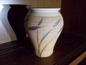 lot 60 image: Tall pottery Flower Vase