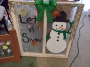 lot 66 image: Winter decor