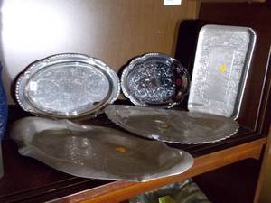lot 70 image: Assortment of metal trays