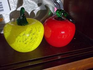 lot 73 image: Apple paperweight