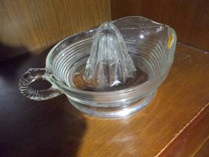 lot 82 image: Vintage Clear juicer