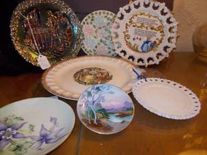 lot 101 image: Decorative plates