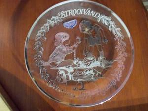 lot 126 image: 3 decorated plates