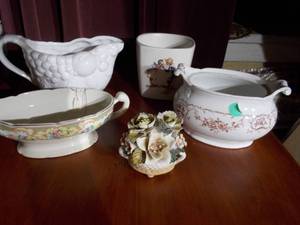 lot 130 image: Creamers, plant container, ceramic flower Knick Knack