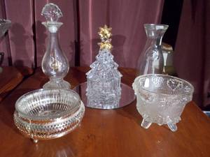 lot 133 image: Crystal and glass containers