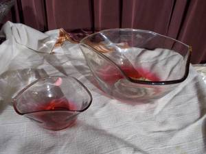 lot 140 image: Chip and dip bowls