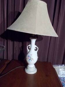 lot 150 image: vintage ivory ceramic table lamp