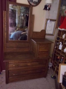 lot 154 image: Gentlemens dresser