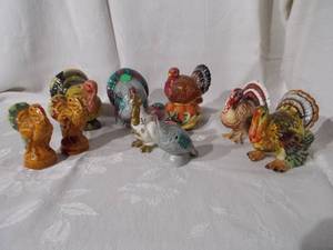 lot 169 image: Turkey salt and pepper shakers