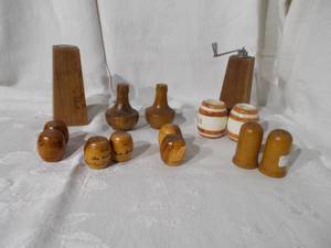 lot 171 image: Wooden salt and pepper shakers