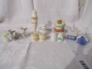 lot 175 image: Assortment of salt and pepper shakers