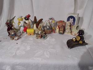 lot 201 image: Smaller figurines