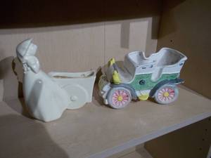 lot 257 image: Vintage planters