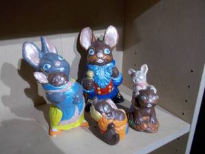 lot 258 image: 1980s Easter bunny family