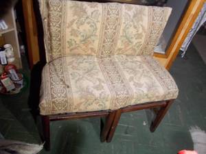 lot 265 image: Homemade bench