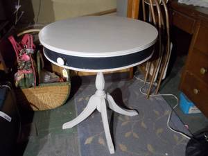 lot 307 image: 2 Legged Table