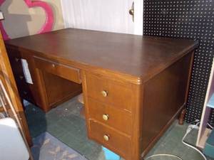 lot 316 image: Sturdy Desk