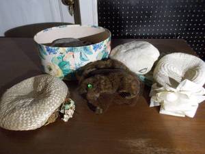 lot 320 image: Vintage Hats
