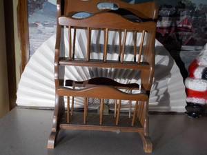 lot 272 image: Vintage wooden magazine rack