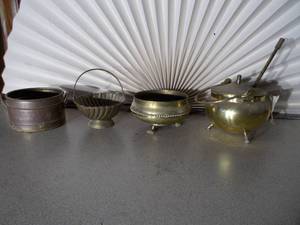 lot 280 image: Metal containers