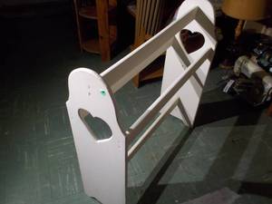 lot 286 image: Heart quilt rack