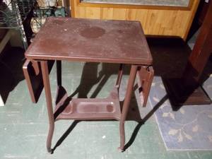 lot 290 image: Vintage type writer table