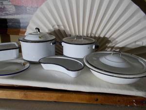 lot 299 image: Enamel ware