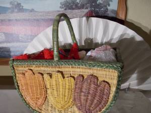 lot 300 image: Basket with sewing items