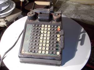 lot 336 image: Antiquevintage adding machine