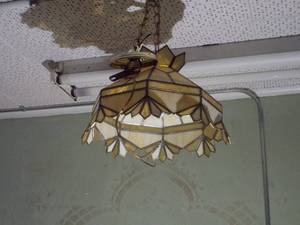 lot 4 image: vintage Tiffany-style stained glass hanging lamp