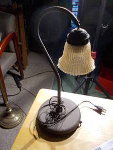 lot 347 image: Vintage Lamp