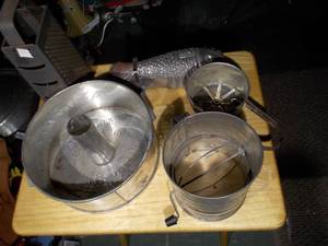 lot 351 image: Vintage Metal Cookware & Baking Items