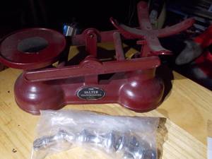 lot 357 image: Antique cast iron kitchen scale