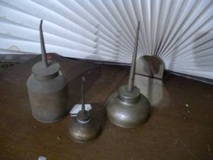 lot 386 image: collection of vintage oil cans