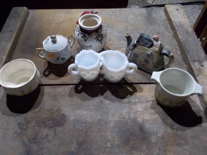 lot 206 image: Assortment of items