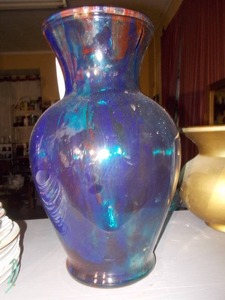 lot 216 image: This is a vintage blue iridescent art glass vase