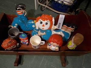 lot 231 image: Raggedy Ann and Andy