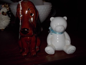 lot 259 image: a vintage Enesco ceramic sad-eyed basset hound coin bank