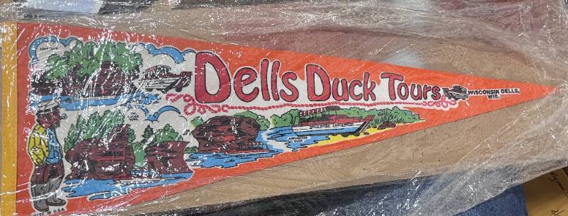 lot 111 image: Vintage Wisconsin Dells Pennant