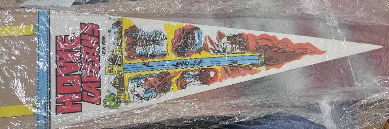 lot 112 image: Vintage Howe Caverns New York Pennant