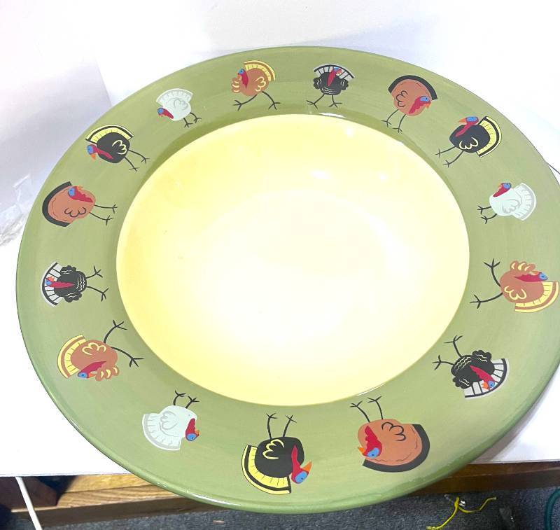 lot 113 image: Large Tag Turkey Bowl 17