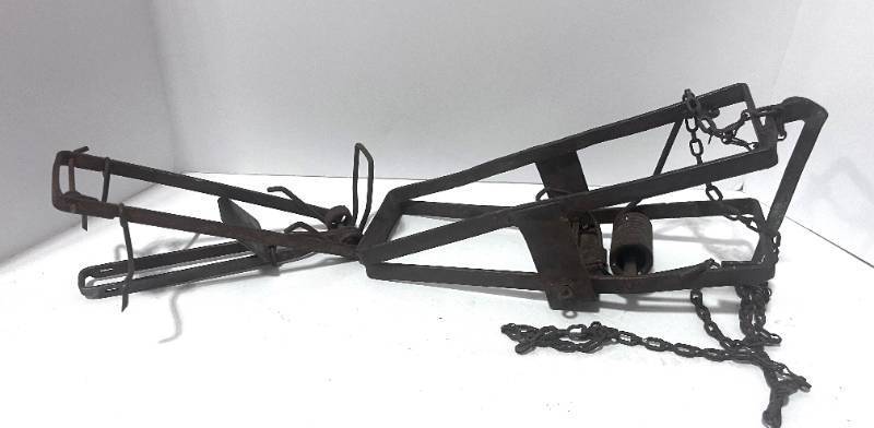 lot 20 image: Two Antique Traps