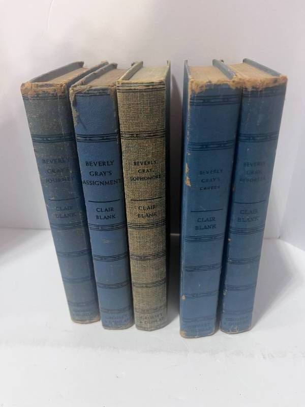lot 40 image: 5-1940s Beverly Gray College Mystery Series Books