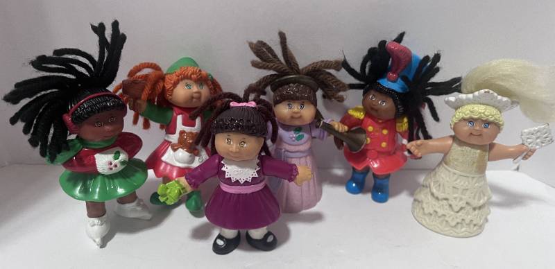 lot 49 image: Vintage Set of 6 PVC Mini Cabbage Patch Kids
