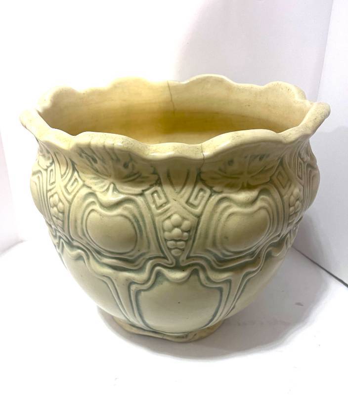 lot 5 image: Beautiful Jardinire 8