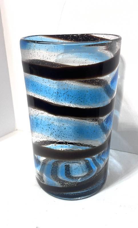 lot 71 image: Vintage MCM Murano Style Art Glass Swirl 10 Vase