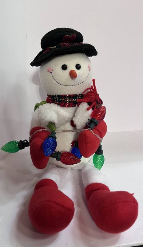 lot 26 image: Snowman Shelf Sitter with Lights. Battery Operated